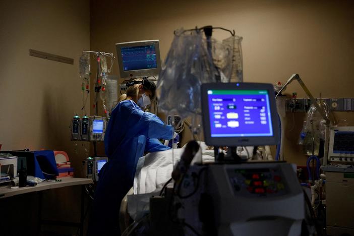 Mississippi nurses struggle to contend with soaring COVID cases