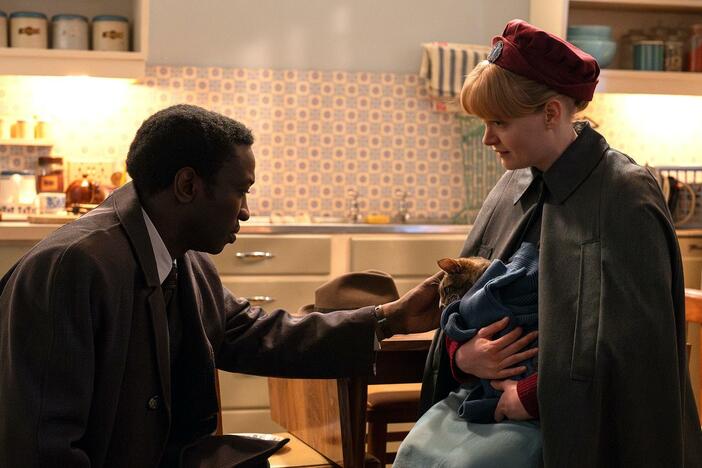A dustbin strike creates a refuse site outside Nonnatus House. Joyce handles a rude patient.