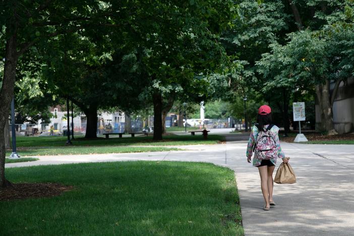 Parents and students reevaluate college costs amid virtual learning
