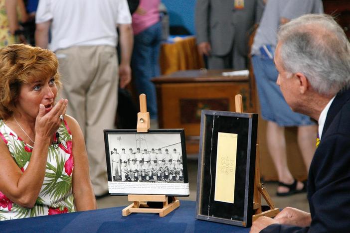 Watch what the owner of a Mickey Mantle paycheck had to say after her appraisal.