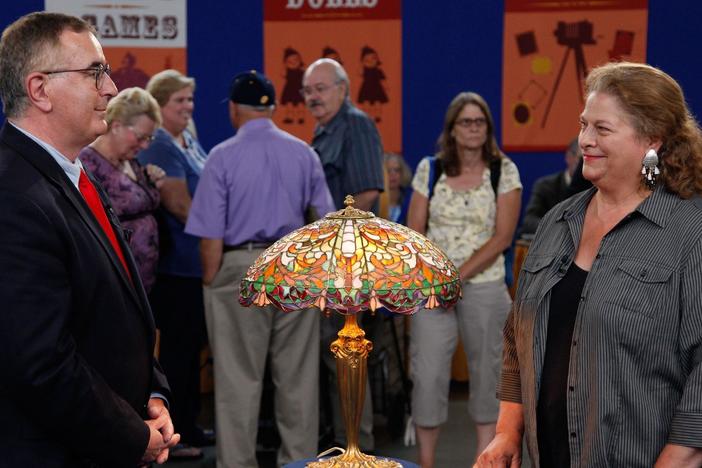 David McCarron appraises an early 20th-century Duffner & Kimberly Table Lamp.