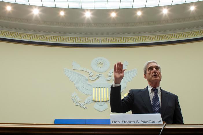 Partisan divide fuels Mueller hearings in a historic day