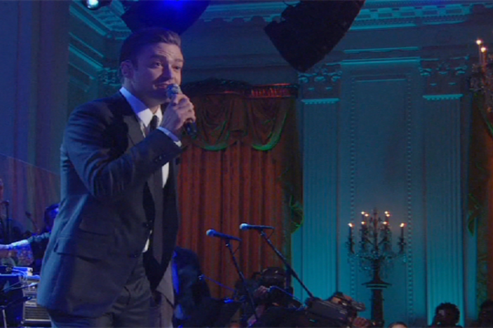 Justin Timberlake performs, "Sitting on the Dock of the Bay"