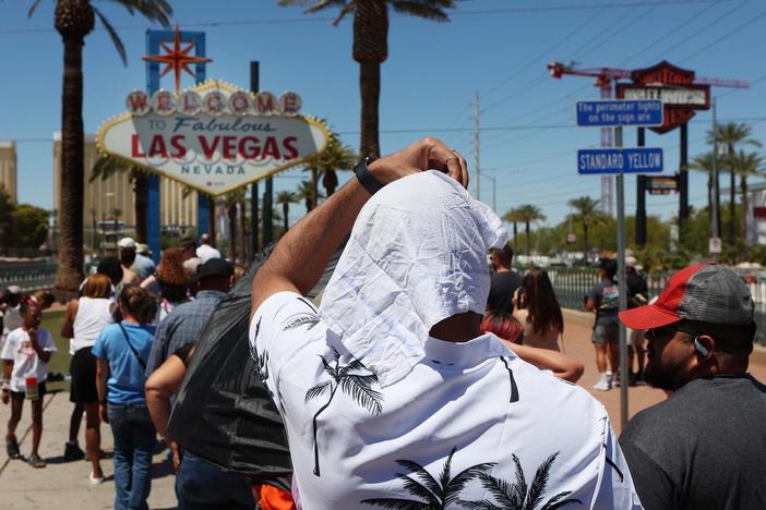 News Wrap: Forecasters say U.S. heat wave is entering its most intense phase