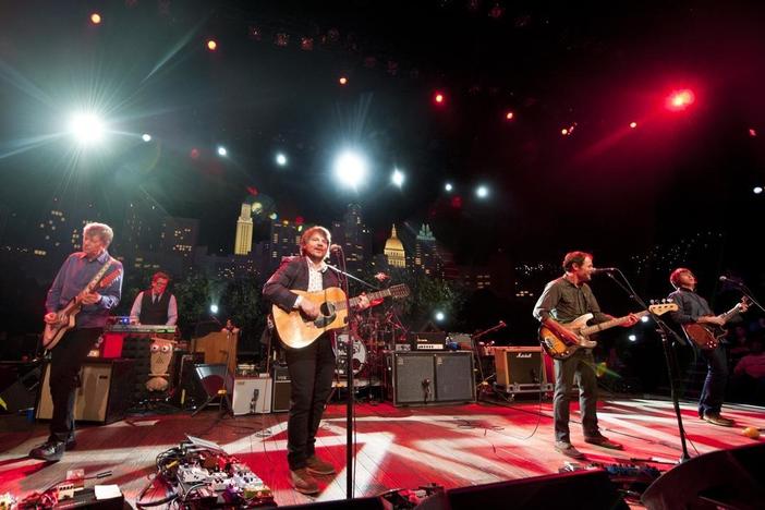 Wilco perform "Dawned on Me" on ACL.