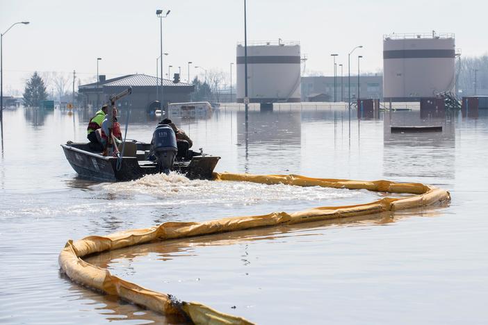 Roads, towns and livelihoods are washed away in Midwest floods