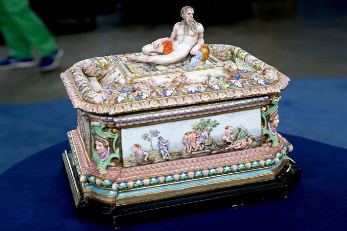 Appraisal: Capodimonte-Style Porcelain Box, ca. 1850, from Jacksonville Hour 3.