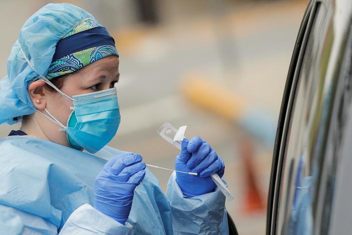 Public health expert decries 'total abdication of federal leadership' on COVID-19 testing