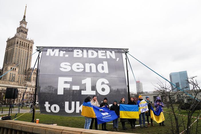 What the plan to provide F-16 fighter jets to Ukraine means for the war against Russia