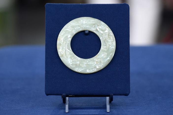 Appraisal: Qing Dynasty Celadon Jade Bi, in Virginia Beach, Hour 1.