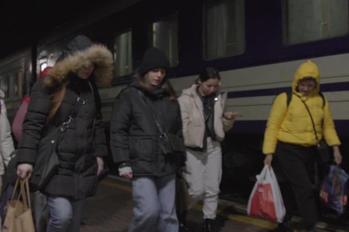 Ukrainian mothers take extreme measures to rescue kidnapped children