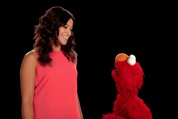Gina Rodriguez and Elmo sing the ABC's en Español.