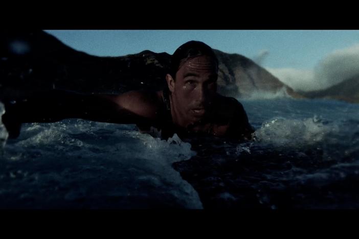 Duke Kahanamoku rescued eight men from the capsized Thelma in California.