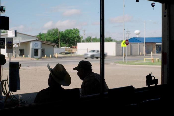 A filmmaker returns to West Texas and documents the local oil industry's boom and bust.
