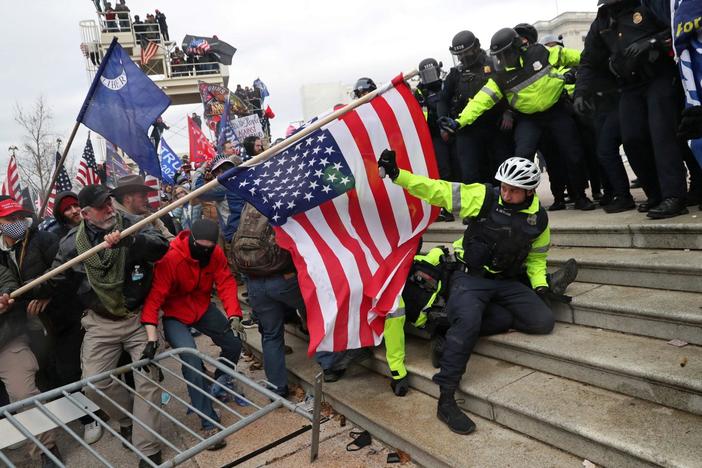 ‘Stop the Steal’ flag at Supreme Court Justice Alito’s home raises concerns