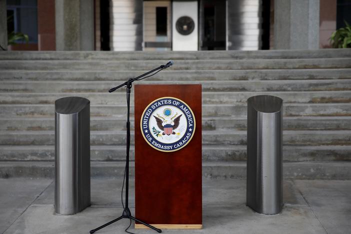 News Wrap: Maduro orders Venezuelan diplomats to leave US