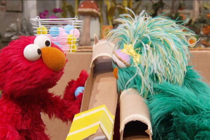 Elmo and Rosita wonder if they can make a ramp out of cardboard to race. Let's Try!