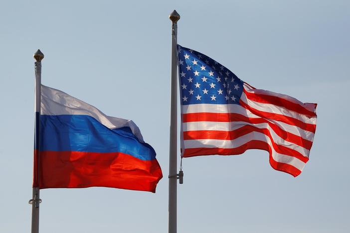 U.S. and Russia agree to extend limits on nuclear arms