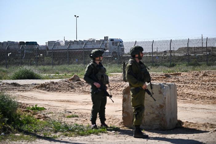 News Wrap: Israel shuts down Kerem Shalom crossing into Gaza after Hamas attack