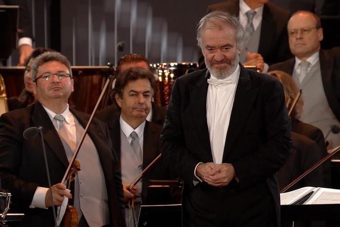 Watch Valery Gergiev conduct French composer, Maurice Jarre's "Suite from Dr. Zhivago."