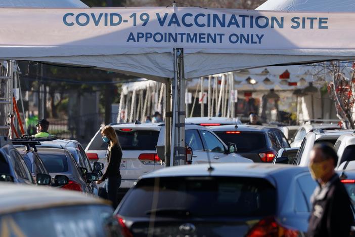 News Wrap: U.S. coronavirus deaths near 390,000