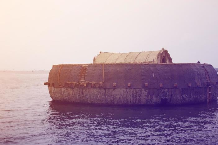 A team attempts to build the flood boat using inscriptions from an ancient clay tablet.