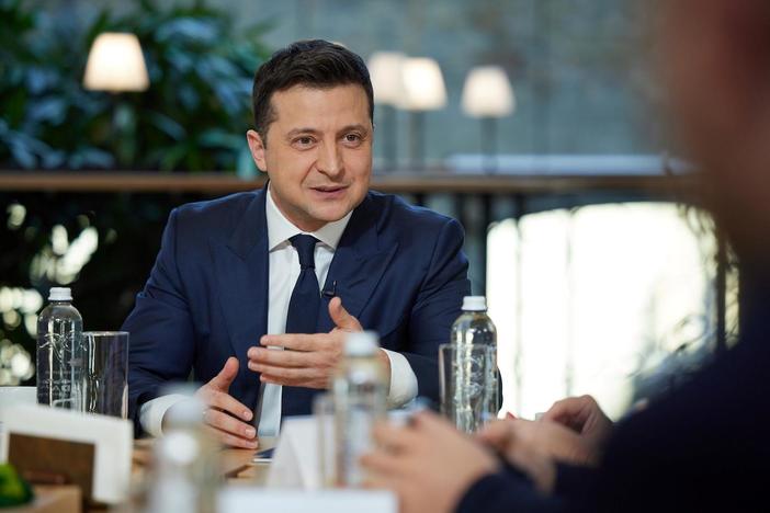News Wrap: Ukraine president implicates Russia in plot to overthrow the government