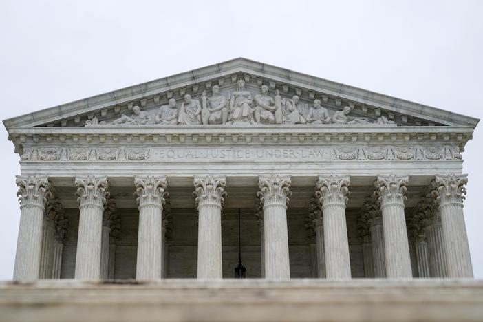 News Wrap: Supreme Court blocks La. law restricting abortion providers