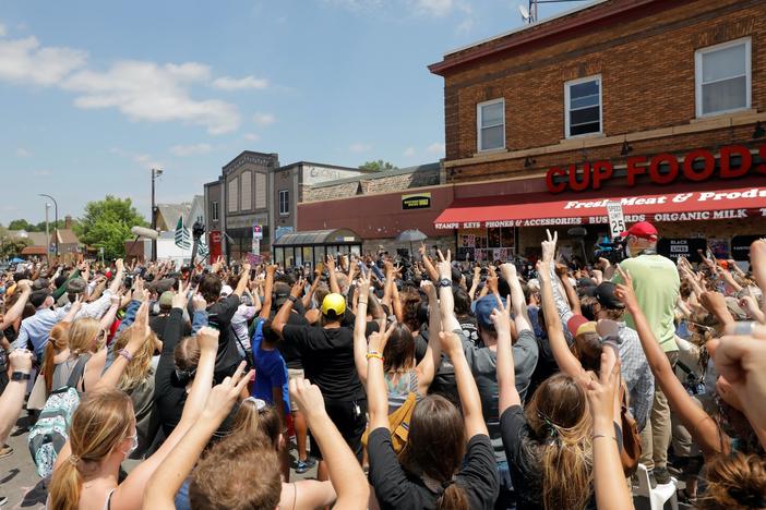 News Wrap: U.S. health officials fear protests will drive virus outbreaks