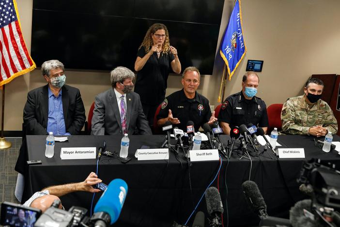 News Wrap: Kenosha authorities defend police protest actions