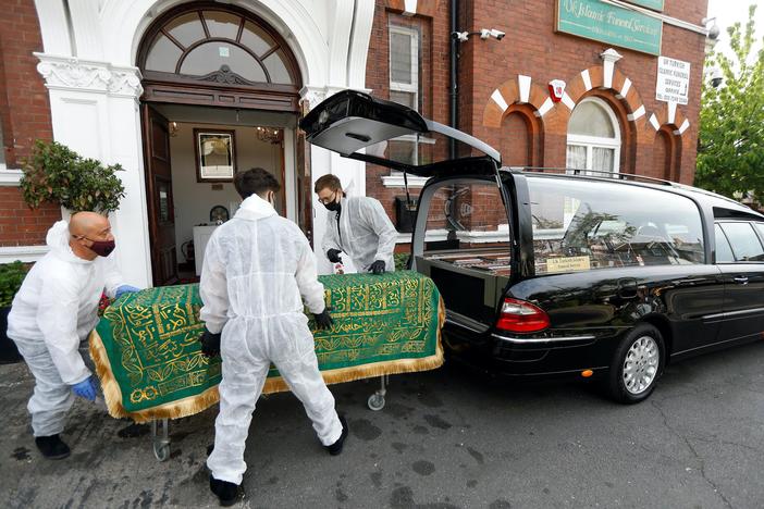In the UK, people of color are hit harder by COVID-19. Here's the story of 1 family's loss