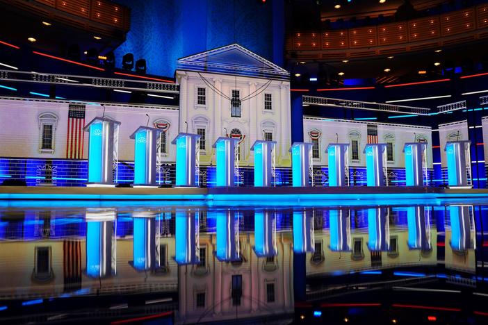 Which candidates are most likely to take a risk in 1st Democratic debate?