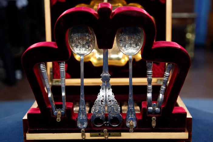 Appraisal: Walker & Hall Dessert Service, from ROADSHOW's Special: Junk in the Trunk