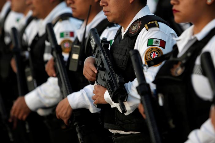 In desperate quest to reach U.S., Central American migrants fear gangs, police