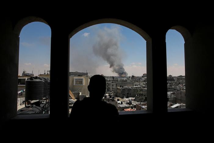 Israel seizes Gaza border crossing as cease-fire and hostage deal hangs in the balance