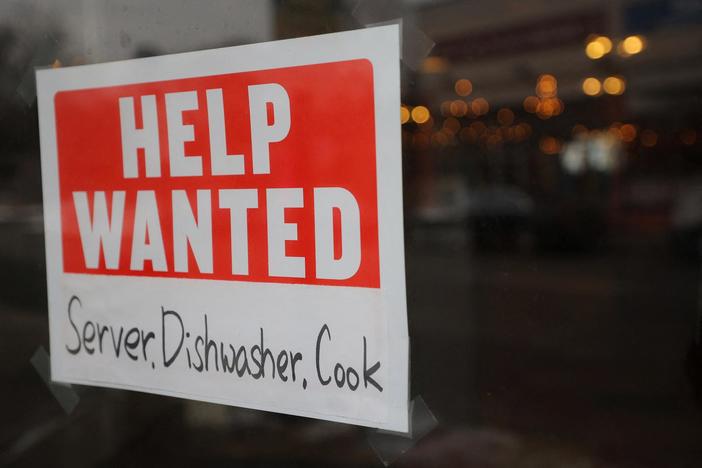 News Wrap: U.S. economy shows new signs of slowing after repeated interest rate hikes