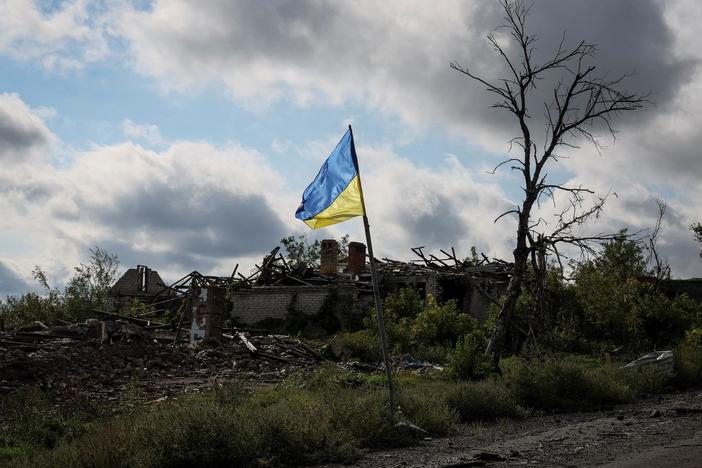 News Wrap: Zelenskyy urges world community to force Russia into peace talks