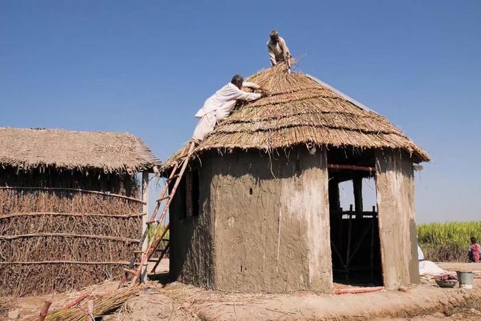 Pakistanis build climate-resilient homes in aftermath of devastating floods