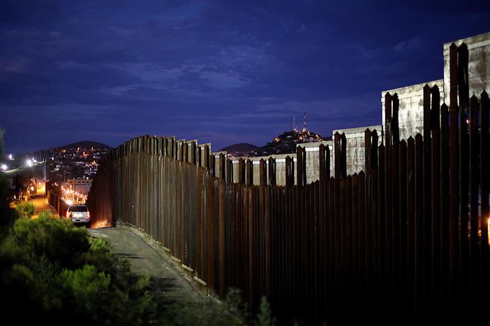 Former patrol agent gives “dispatches” of the US-Mexico border in new book.
