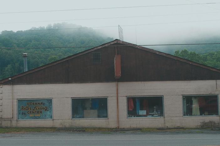 A W. VA town, nicknamed Oxyana, is under siege by an epidemic of prescription drug abuse.