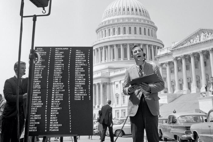 Longtime journalist Roger Mudd dies at 93