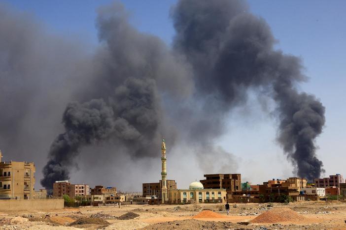 Hundreds of Americans rescued from war-torn Sudan as crisis reaches breaking point