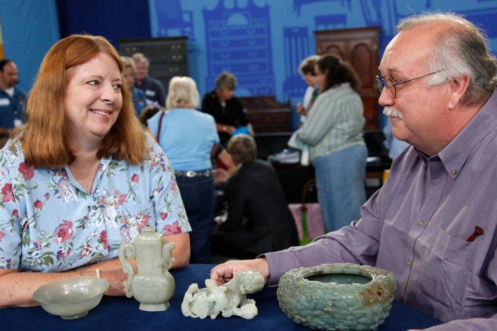 James Callahan appraises an 18th-century jade collection from Qing Dynasty.