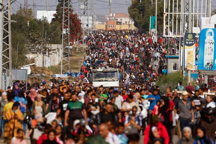 Thousands of civilians flee northern Gaza hospitals as Israeli troops close in