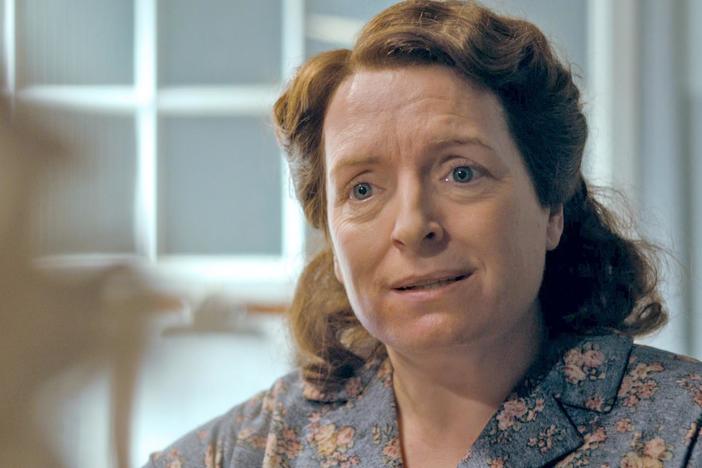 Watch a clip from the premiere of Home Fires' final season!