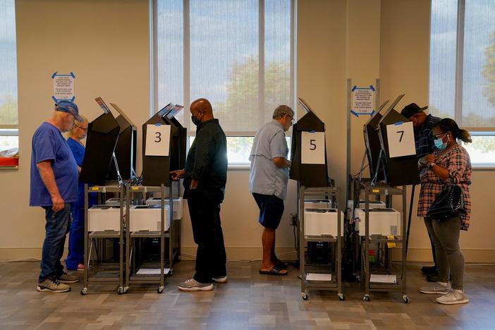 With economy back at forefront, do Democrats have any hope of holding onto Congress?