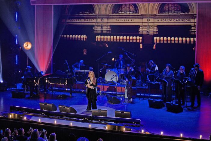 Wynonna Judd covers Patsy Cline's "Crazy."