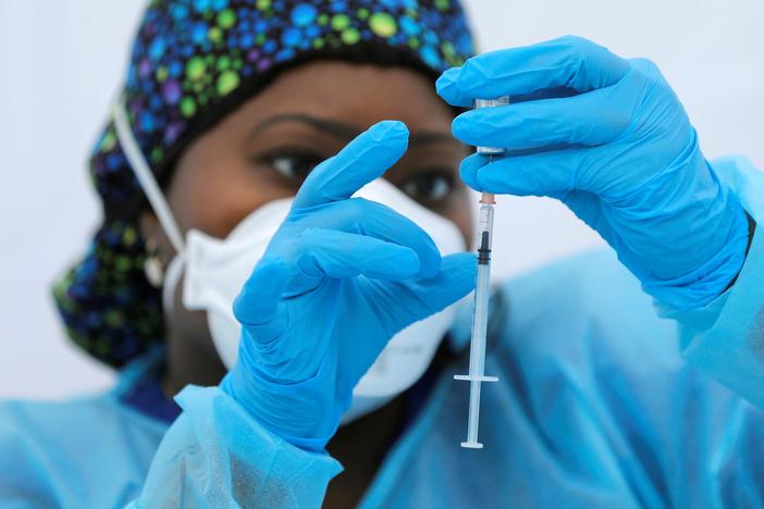 News Wrap: New York mandates COVID vaccines for all health care workers