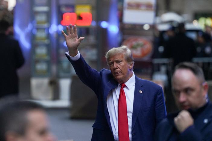 What happened in the courtroom during closing arguments in Trump's civil fraud trial
