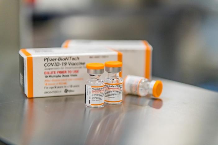 News Wrap: Pfizer seeks FDA approval for new COVID vaccine targeting omicron subvariants